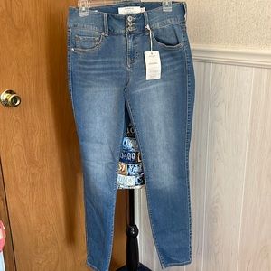 JEGGING - SUPER STRETCH LIGHT WASH. SIZE 10R. NWT